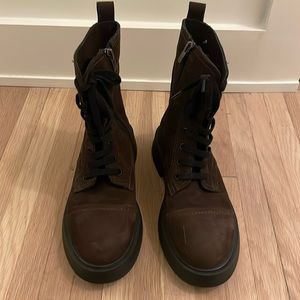 Stylish dark brown lace up boots!